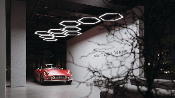 Wabenbeleuchtung mit Hexagon LED Leuchten ✓ Kreative Lichtinstallationen im modernen Wabendesign ✓ Ideal für Hotels und Lobbys.